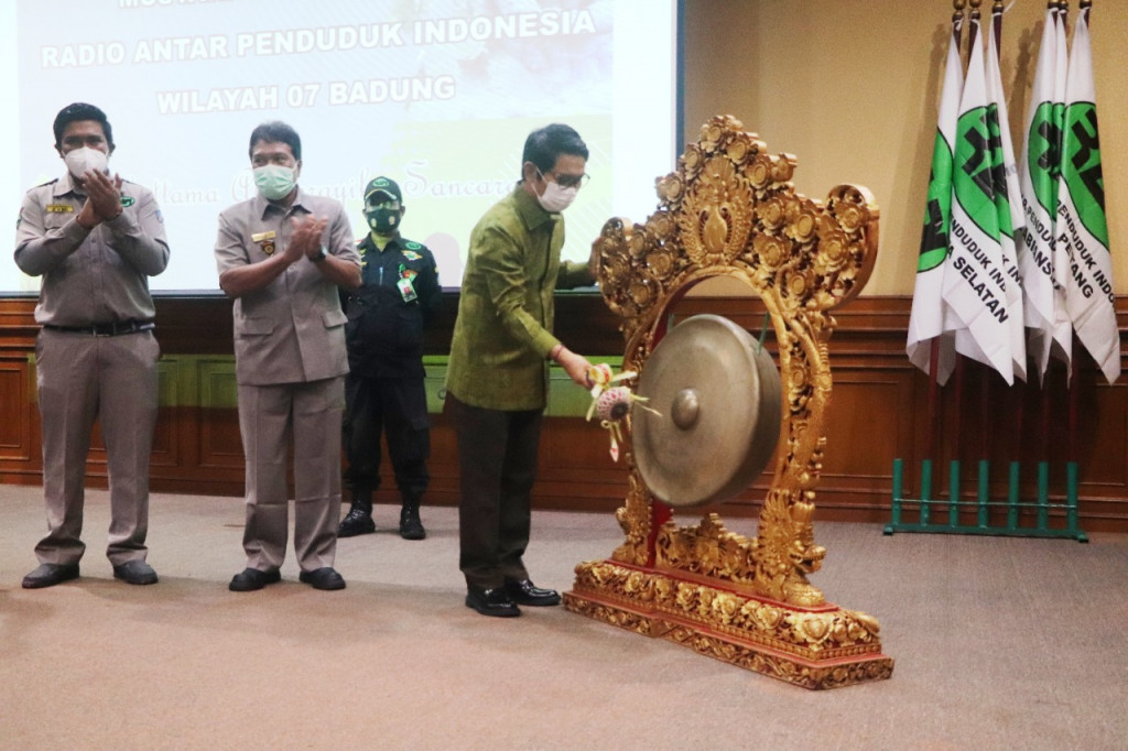 Sekda Badung Adi Arnawa Buka Musyawarah V Radio RAPI Wilayah 07 Badung